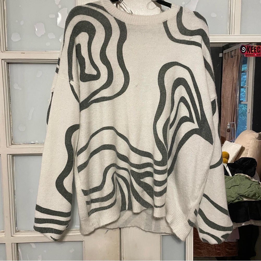 VERGe girl green printed sweater